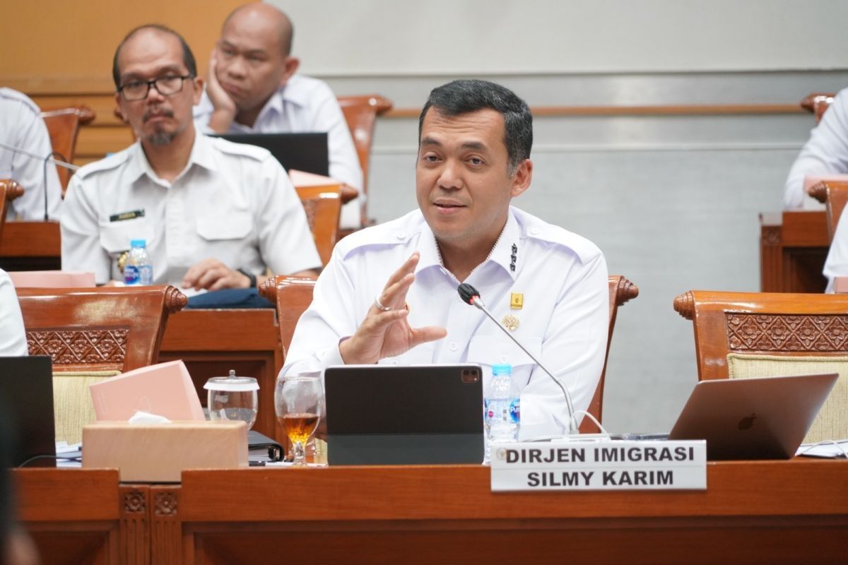 Prestasi silmy karim dirjen imigrasi